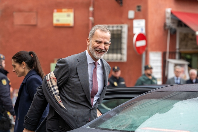 Ispanijos karališkosios šeimos atstovai lankosi potvynio nusiaubtame mieste