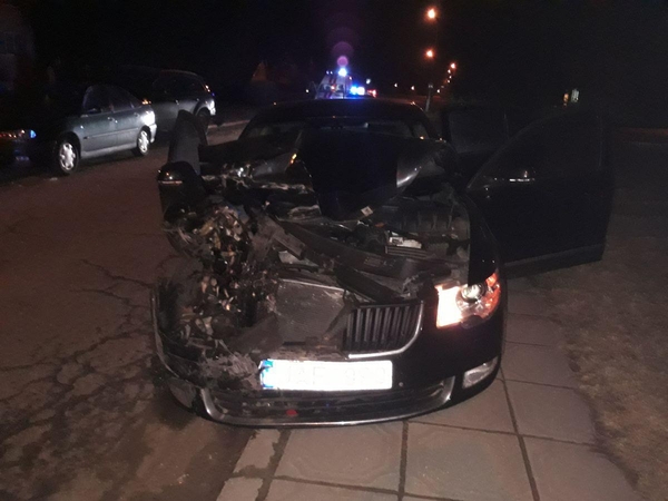 Savaitgalio avarija Žiežmariuose: girtas beteisis vairuotojas apgadino tris mašinas