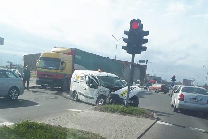 Šiauliuose į avariją pateko „Eurocash 1“ automobilis, apsaugininkai – reanimacijoje