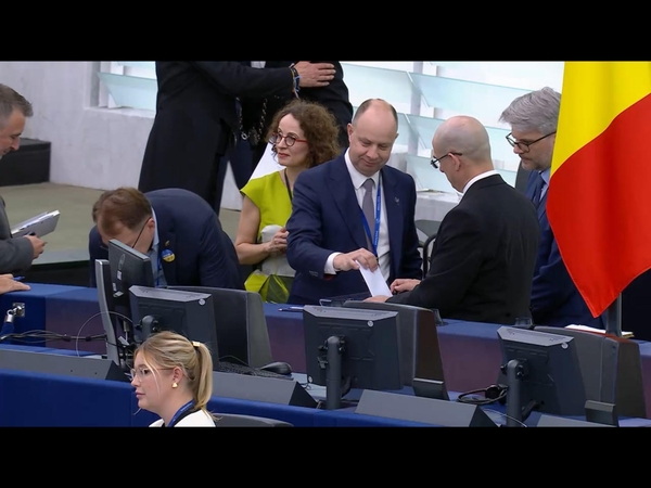 Dalis Lietuvos europarlamentarų balsavo už U. von der Leyen perrinkimą, prieš – A. Veryga
