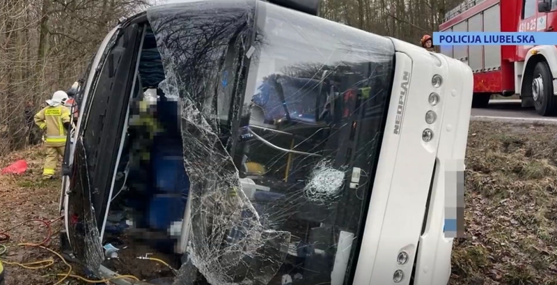 Lietuvių turistų autobusas Lenkijoje pateko į avariją: sužeista 13 žmonių, tarp jų – penki vaikai