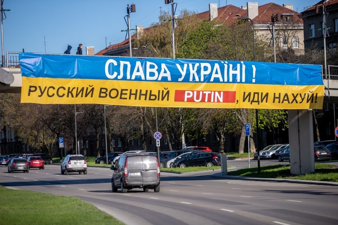 Dingęs plakatas vėl atsirado: šįkart  n****i siunčia V. Putiną