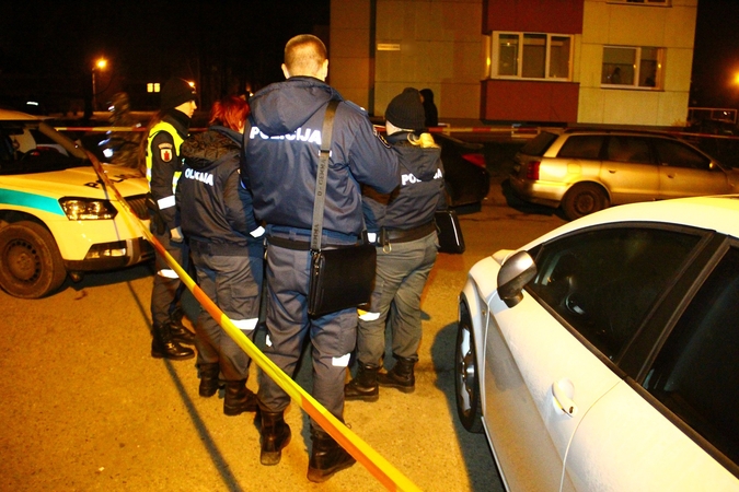 Žiaurios muštynės Vilijampolėje: peiliu subadytos aukos atgaivinti nepavyko