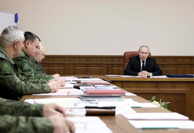 Kremlius: V. Putinas susitiko su aukščiausio rango kariškiais aptarti Ukrainos strategijos
