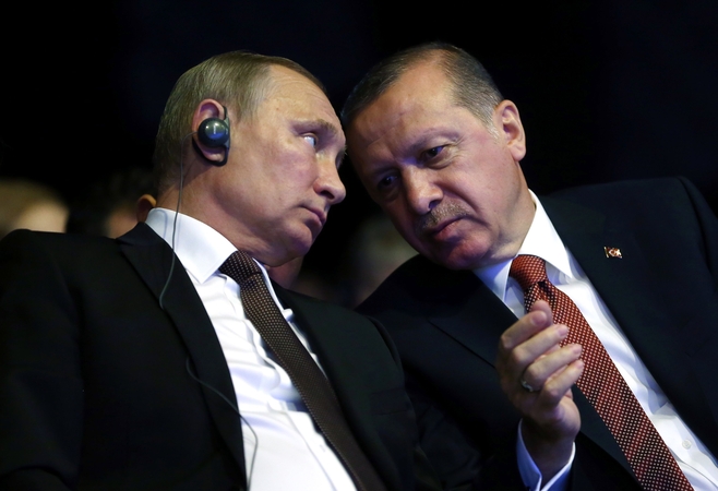 Vladimiras Putinas (iš kairės) ir Recepas Tayyipas Erdoganas