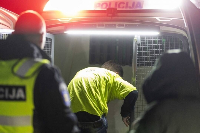 Švęsti Velykų – su narkotikais kišenėse: pareigūnai vos spėjo suktis