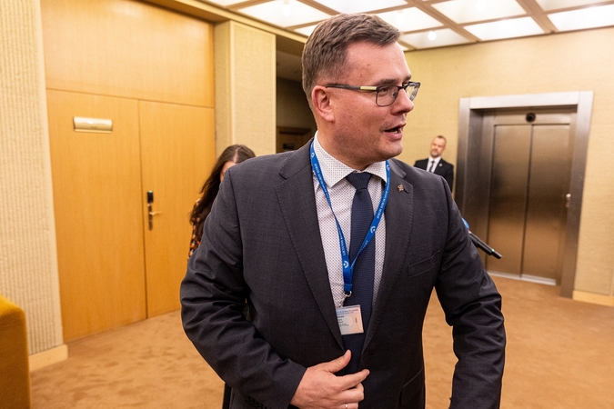 NSGK pirmininkas siūlo gynybos mokesčio startą 2025-aisiais