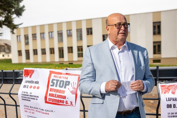 V. Matijošaitis apie pusiaukelės namus Domeikavoje: tokioms veikloms čia ne vieta