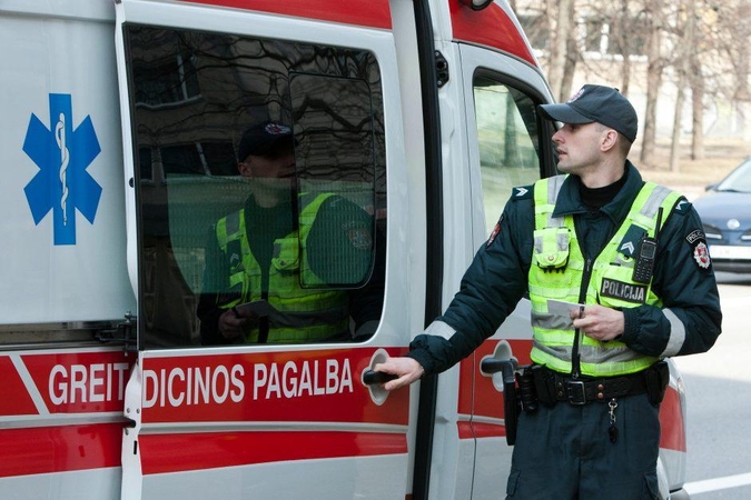 Sulaikomas įtariamasis policininkams grasino peiliu