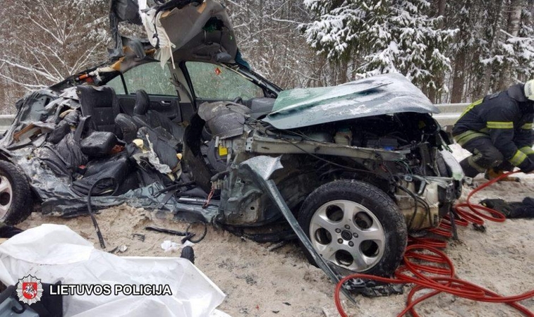 Naujos žinios apie kraupią avariją: viena žuvusiųjų – iš Kauno rajono