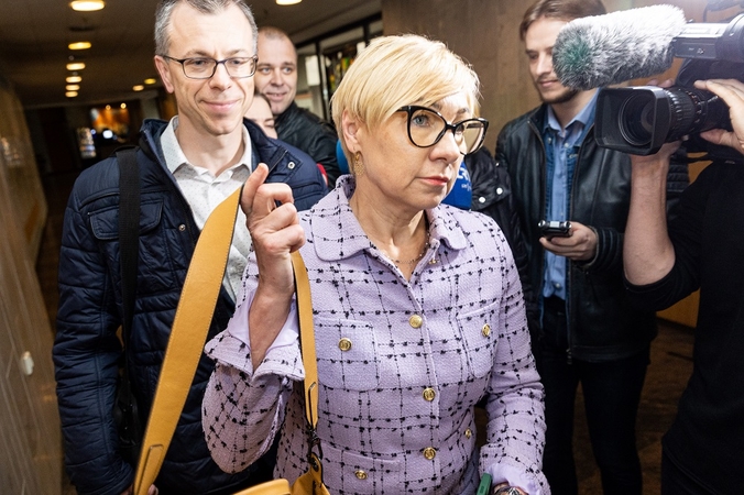 Dėl „čekiukų“ kritusi J. Šiugždinienė grįžta? 