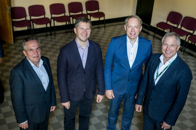 Komanda: KKPDA prezidentas subūrė patyrusią komandą – L.Skardžiuką, V.Vareiką ir E.Valatką.