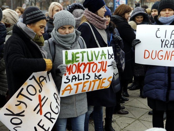 Į pirmąjį posėdį renkasi darbo grupė: taisys etatinio mokytojų užmokesčio spragas