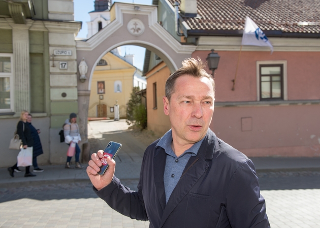 Verslas: maždaug dešimtmetį A.Zuokas buvo švedų kompanijos, gaminančios ginklus, atstovas Baltijos šalyse.