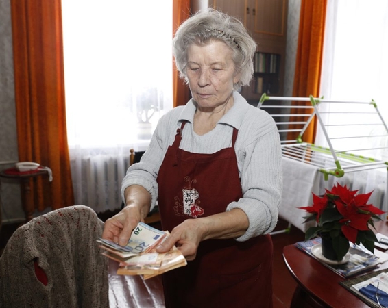 Įvertino pasiūlymą mažinti į namus nešiojamų pensijų: tai – absoliuti skaitmeninė diskriminacija
