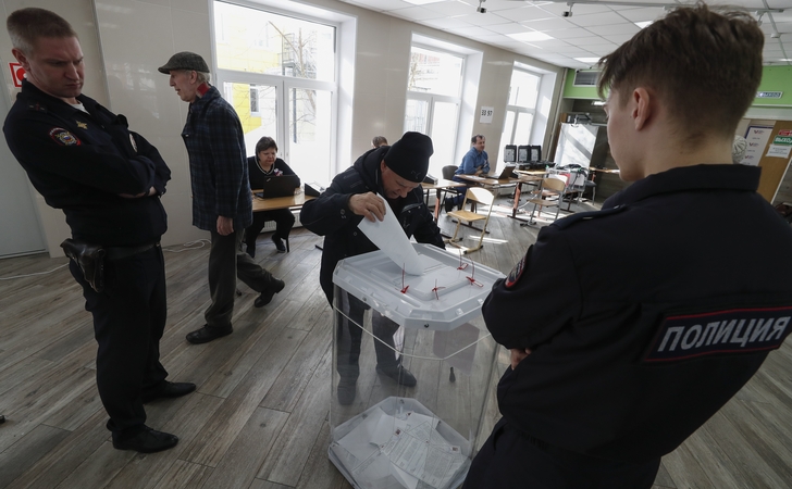 Rusai gauna žinutes, raginančias neprotestuoti per rinkimus