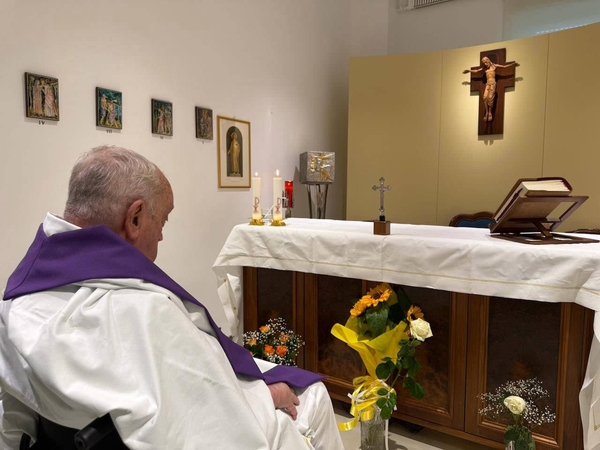 Paskelbė pirmąją popiežiaus nuotrauką iš ligoninės