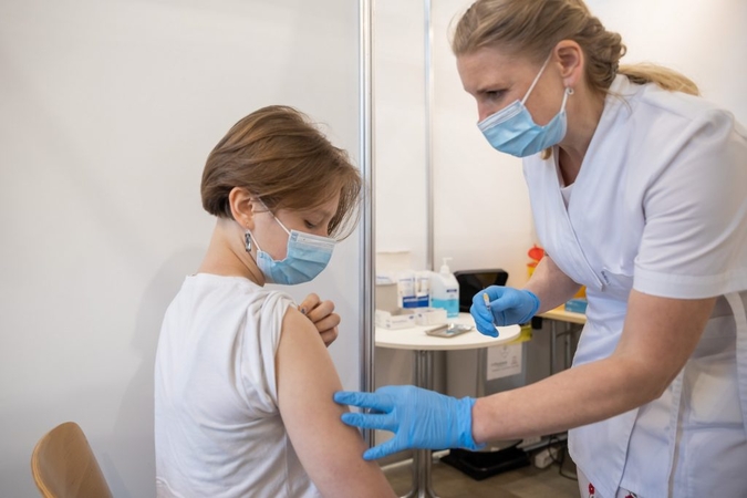 Gydytoja atsako į tėvams aktualius klausimus dėl vaikų skiepijimo nuo COVID-19