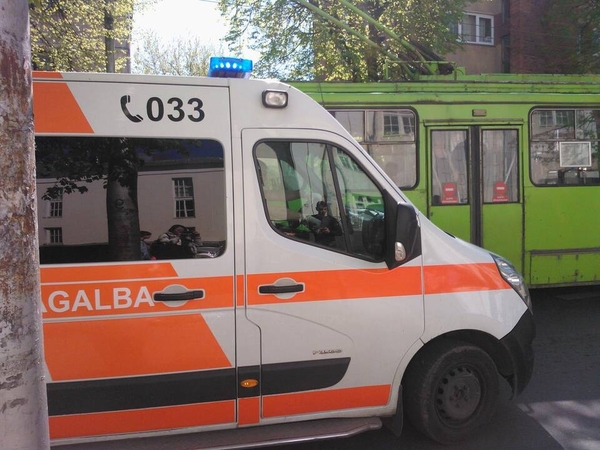 Naujas detektyvas Kauno viešajame transporte: troleibuso vairuotojas tikina žmogaus nepervažiavęs