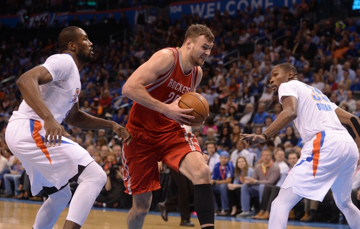 ESPN žurnalistas: „Rockets“ ir D. Motiejūnas pastaruoju metu turėjo gerus pokalbius