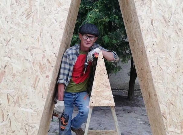 Instaliacija „Wall / Siena“: J. Štapakovo diskusija laisvės tema