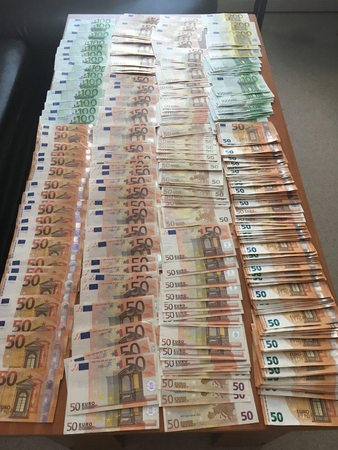 Muitininkai sulaikė pinigų kontrabandos už beveik 50 tūkst. eurų
