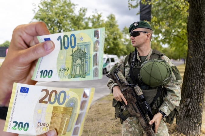 Lietuviai turi milijardus sąskaitose, bet gynybai neskolina