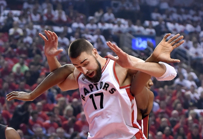 Įspūdingai žaidęs J. Valančiūnas neišgelbėjo „Raptors“ nuo pralaimėjimo