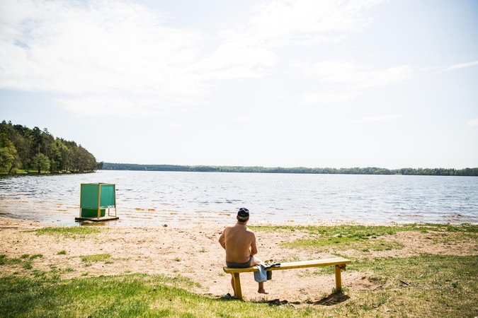 Kauno marių paplūdimyje maudytis vėl saugu