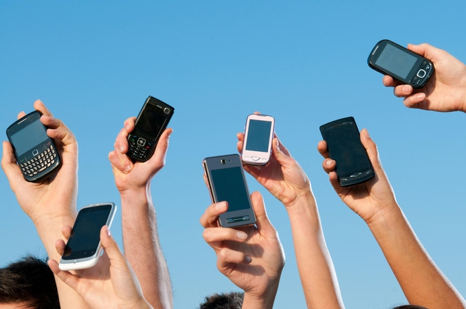 „Tele2“ ir „Omnitel“ kritikuoja pataisas dėl SIM kortelių 