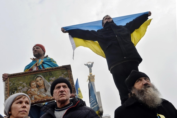 NATO ragina gerbti Ukrainos teritorinį vientisumą