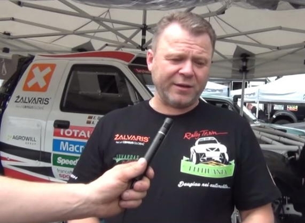 A. Juknevičiaus komanda „Ilgiausių metų“ dainavo sutikdama lietuviškus Naujuosius