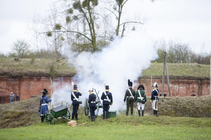 Salvėmis atidarytas fortų sezonas