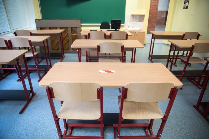 Dvyliktokai pradeda laikyti anglų kalbos egzamino kalbėjimo įgūdžių dalį