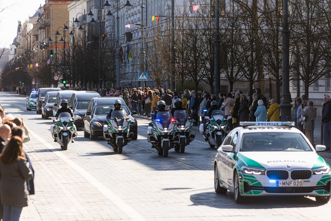 Poligonas ar medalis: svarsto, kaip pagerbti žuvusius karius