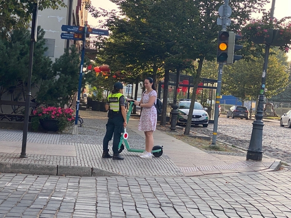 Klaipėdoje policininkai drausmino paspirtukininkus, dviratininkus ir pėsčiuosius