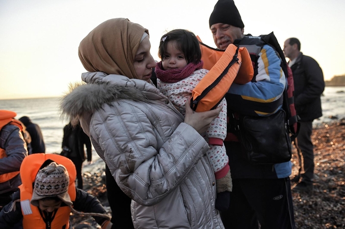 Nuskendus migrantų valčiai žuvo mažiausiai šeši vaikai