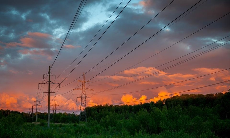 Nevėjuoti ir karšti orai padidino elektros kainą