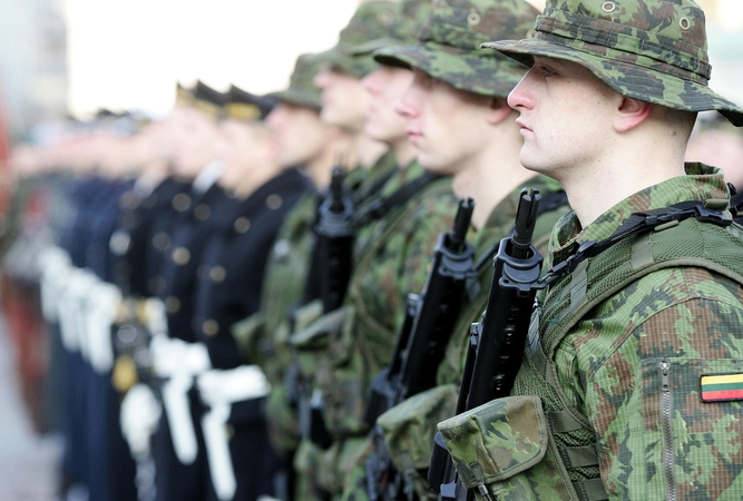 Daugėja jaunuolių, į kariuomenę šaukiamų privalomai