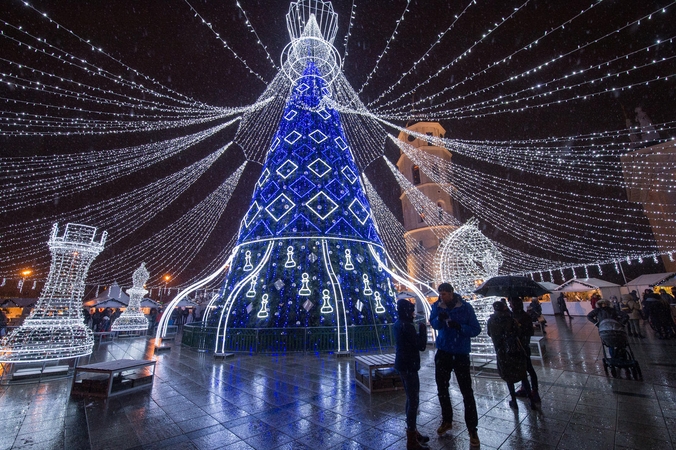 Kalėdos sostinėje: Vilnius egles puošia, kur tik gali