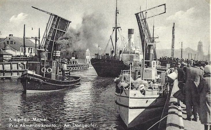 Laivyba: garlaiviai ir pakeliamas tiltas Dangėje apie 1935 m.