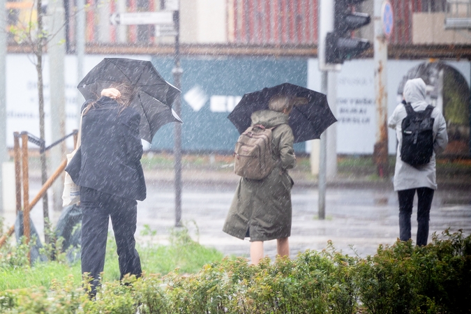 Meteorologai perspėja: artinasi labai smarki audra