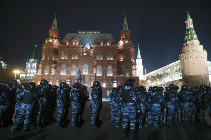ES pradeda svarstyti galimybę paskelbti Rusijai naujų sankcijų