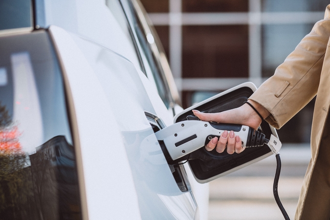 Seime neužteko balsų įteisinti PVM lengvatą įmonių elektromobiliams 