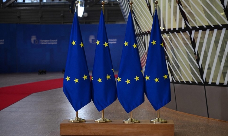 Minint antrąsias Maskvos invazijos į Ukrainą metines, ES numatė naujų sankcijų Rusijai