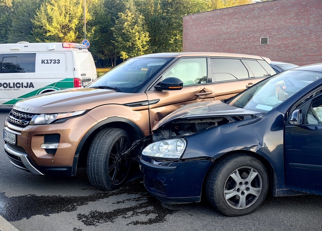 Per dviejų automobilių avariją S. Žukausko gatvėje vienas vairuotojas išvežtas į ligoninę