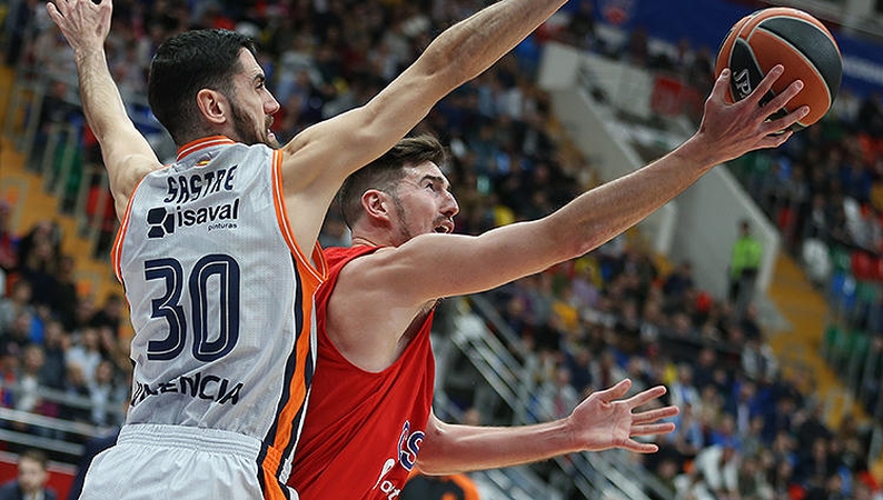 Sunkiai įsibėgėjęs CSKA garvežys galiausiai pervažiavo per „Valencia“
