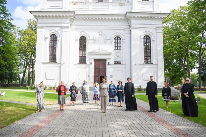 D. Nausėdienė jaunimui: valstybę kuriame visi kartu
