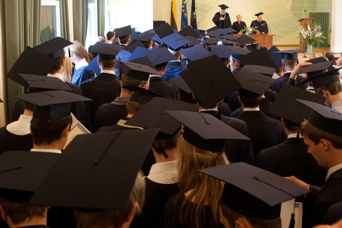 Studentai nori lygių galimybių darbinantis universitetų ir kolegijų absolventams