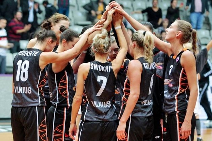 „Kibirkštis" lemiamam mačui ant kojų bando pastatyti ukrainietę